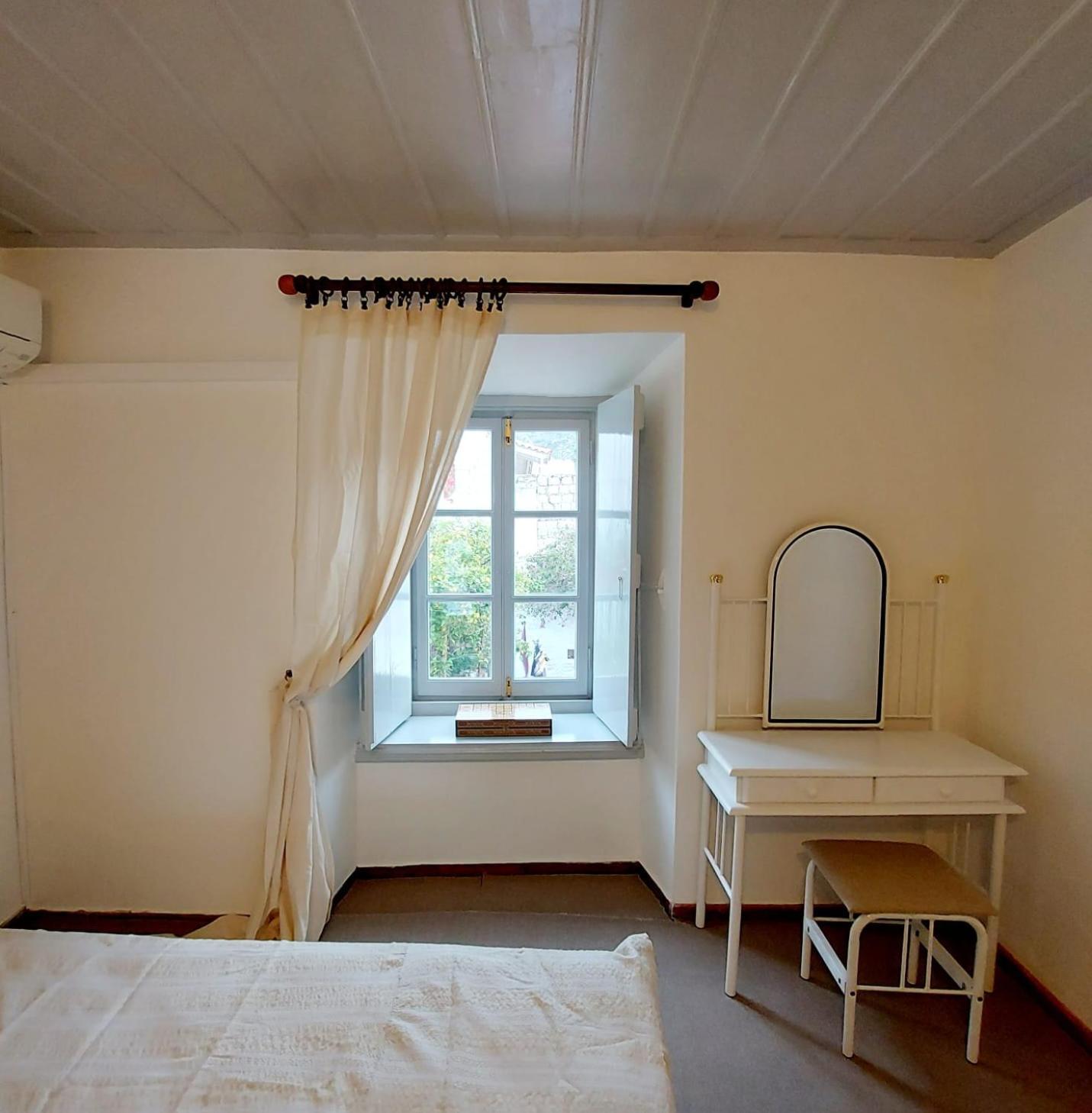 Danae Port House Apartment Хидра Екстериор снимка